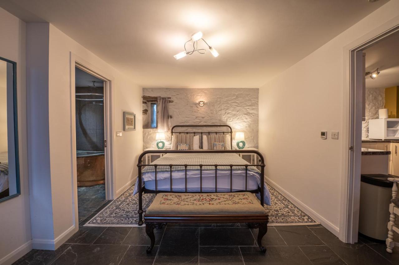 St Davids Hideaway With Roll-Top Bath & Log Burner Екстер'єр фото