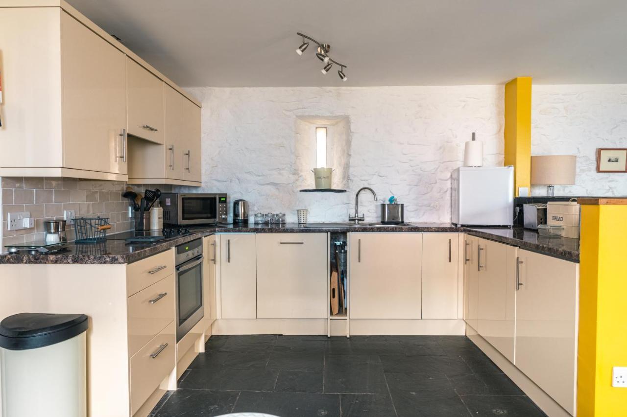 St Davids Hideaway With Roll-Top Bath & Log Burner Екстер'єр фото